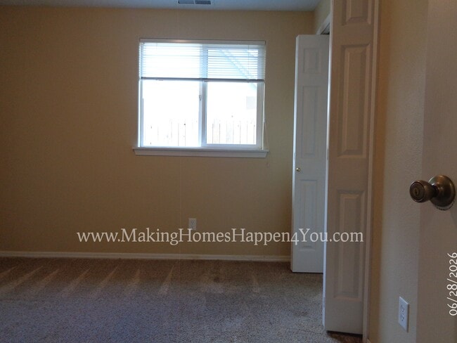 Building Photo - 260 SW Oregon Trail Dr