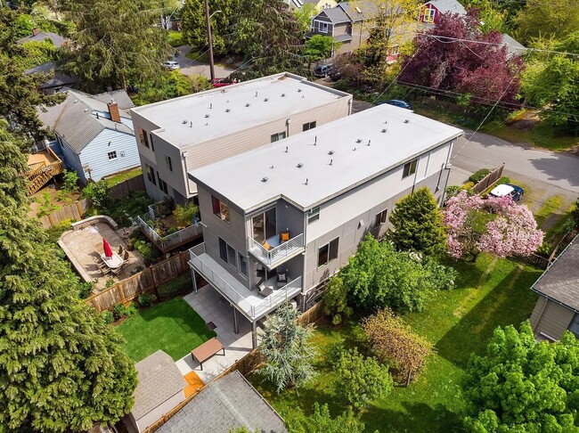 Building Photo - Maple Leaf - Northgate Home