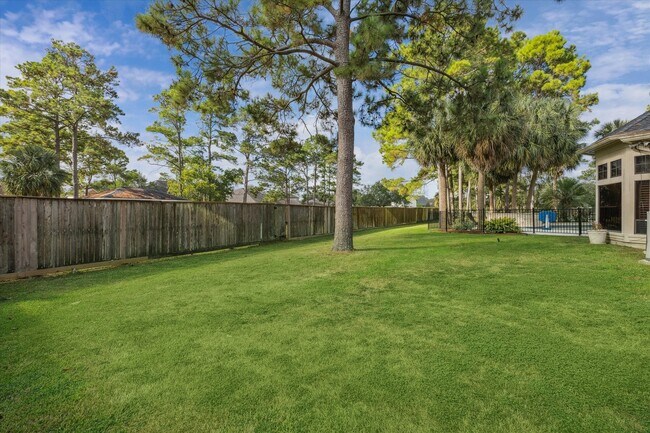 Building Photo - 600 Royal Oaks Dr