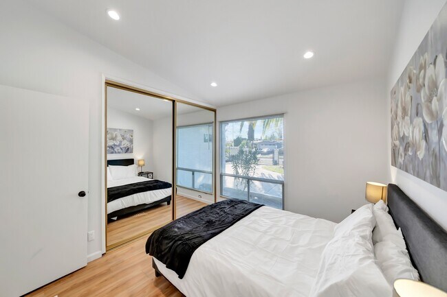 Building Photo - 22998 Valerio St