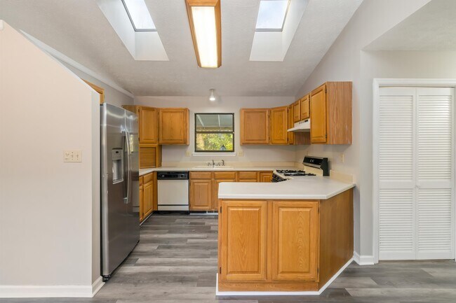 Building Photo - 6501 Beaver Ridge Rd