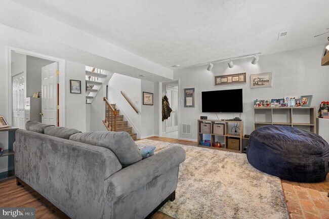 Building Photo - 1615 Spottsworth Way