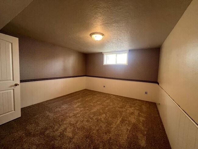 Building Photo - Spacious Family Home in Highland High School Area – Pocatello, ID!