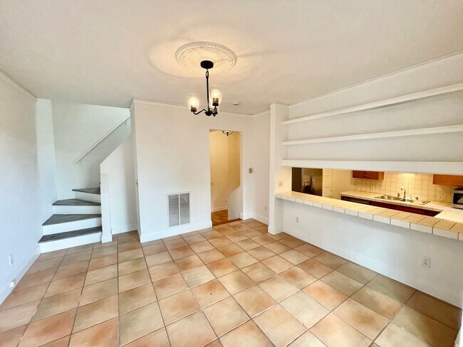 Building Photo - Bernal Hts. 2Br/1.5Ba Home w/Fab City View...