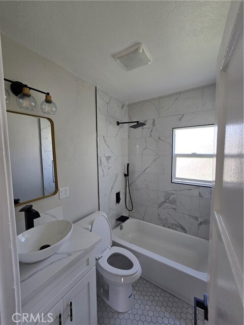 Building Photo - 3772 Ruthelen St