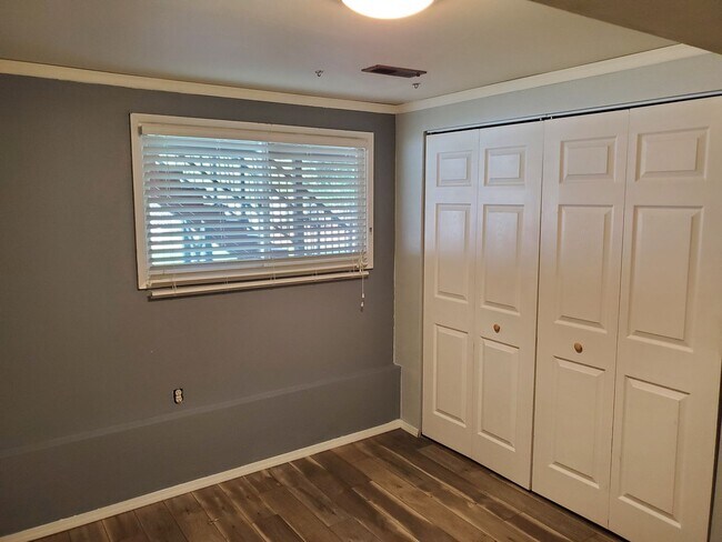 Building Photo - Versatile 4BR/2BA Split-Level South Hill H...