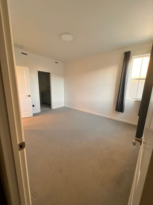 Building Photo - 18201 French Creek Ave