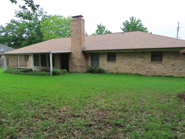 Building Photo - South Tyler! Spacious 3 Bedroom, 2 Bath