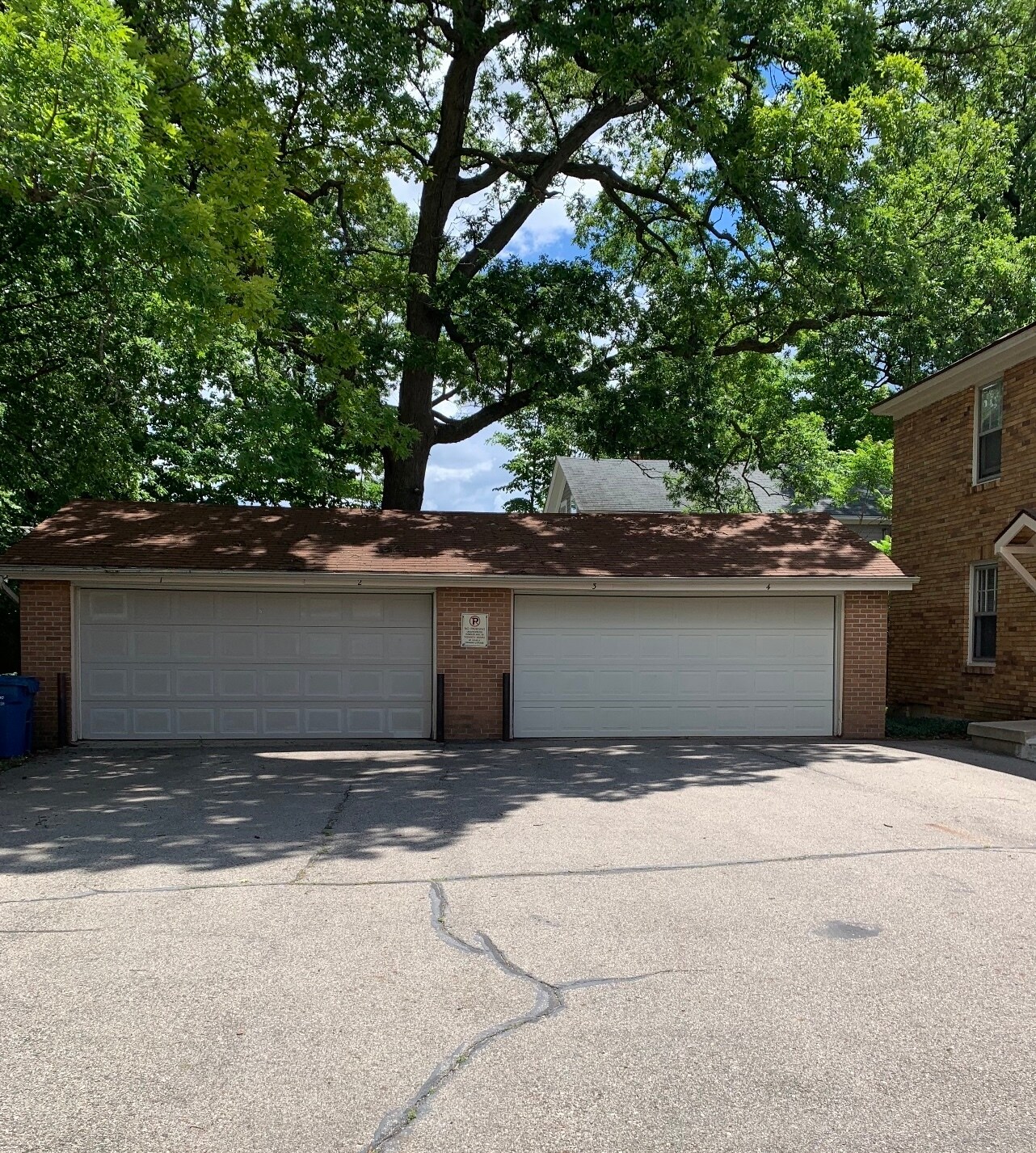 Garage - 425 Lyon St NE