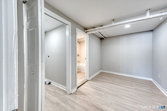 Building Photo - 41 E High St