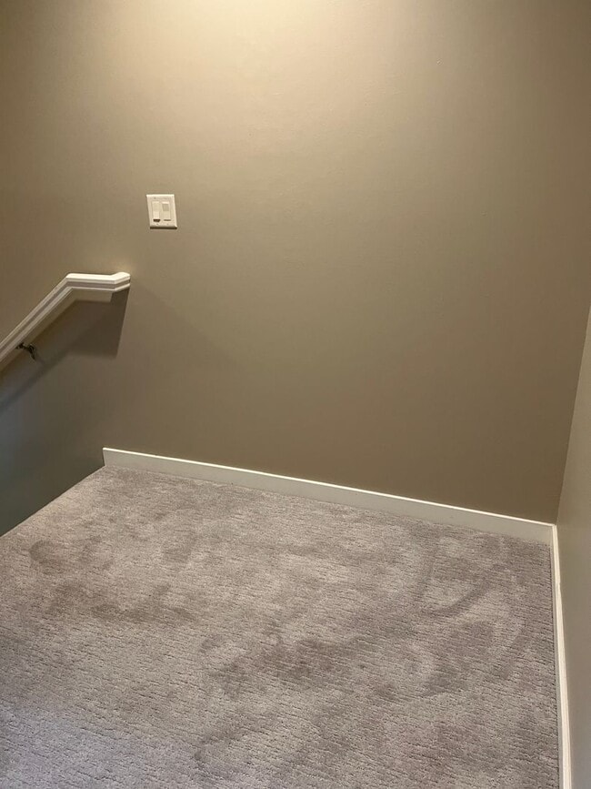 Building Photo - Stunning 2-Bedroom, 2.5-Bath Townhouse!