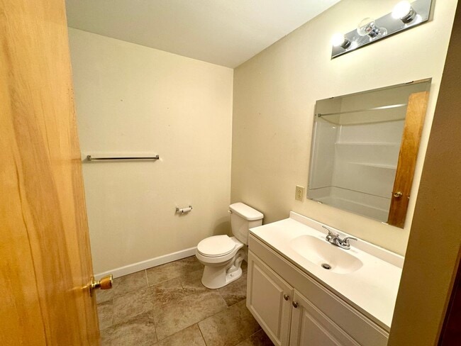 Building Photo - 3 Bedroom / 2 Bath House located on Stodda...