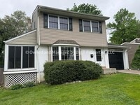 Building Photo - Cute Single Family in Established Claymont...