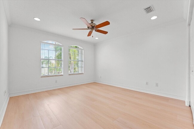 Building Photo - 8882 Hidden Acres Dr