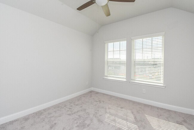 Building Photo - 2323 Birch View Ln