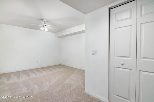 Building Photo - 7048 Sevilla Ct