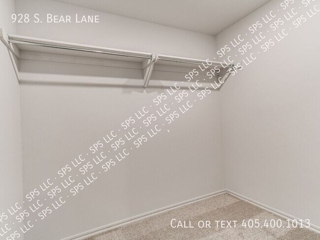 Building Photo - 928 S Bear Ln