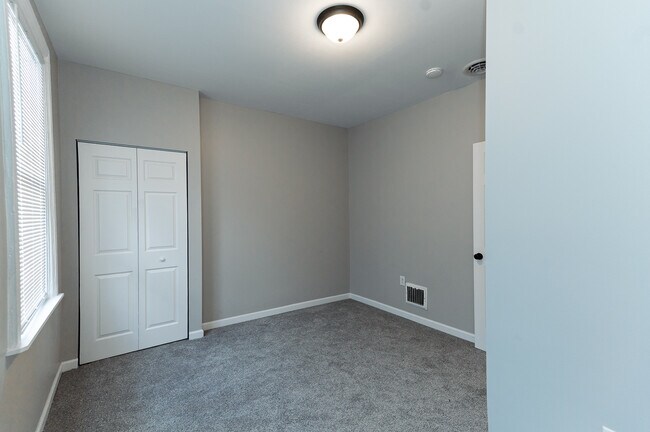 Building Photo - 1 Parkview St