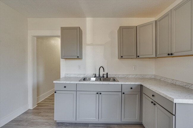 Building Photo - 2210 Milne St