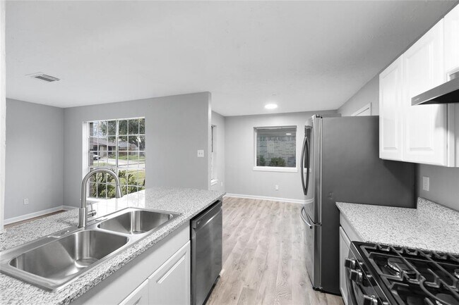 Building Photo - 10903 Maple Rock Dr