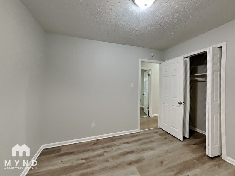 Building Photo - 4185 Yale Rd