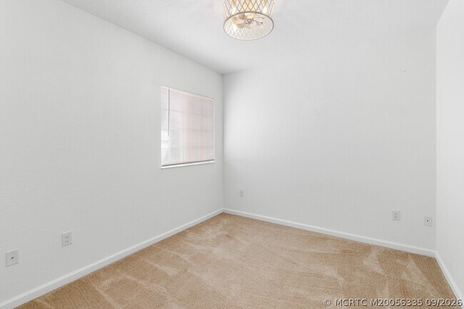 Building Photo - 4964 SE Mariner Garden Cir