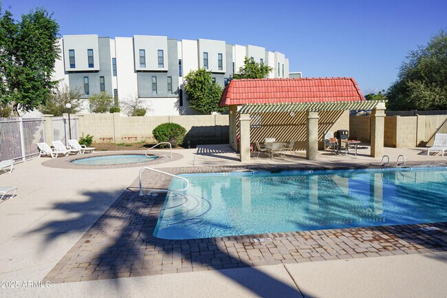 Building Photo - 1261 N 84th Pl