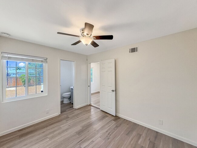 Building Photo - 839 N Midway Dr