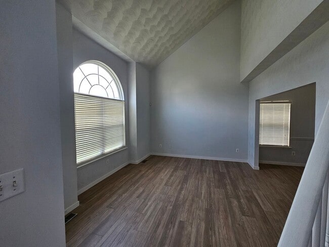 Building Photo - Newly Renovated Two-Story 4BR/2.5BA Home -...