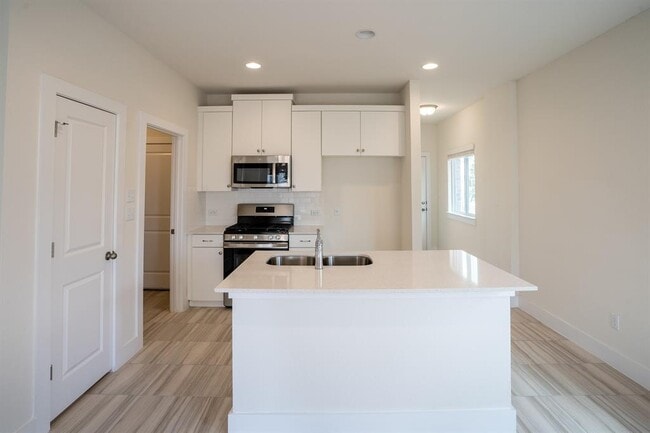 Building Photo - 113 Furlong Dr