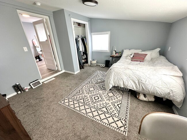 Building Photo - 382 N 200 E