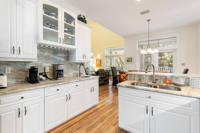 Building Photo - 10 Boardwalk Ln