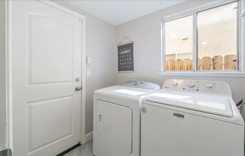 Building Photo - 2280 Southwood Dr