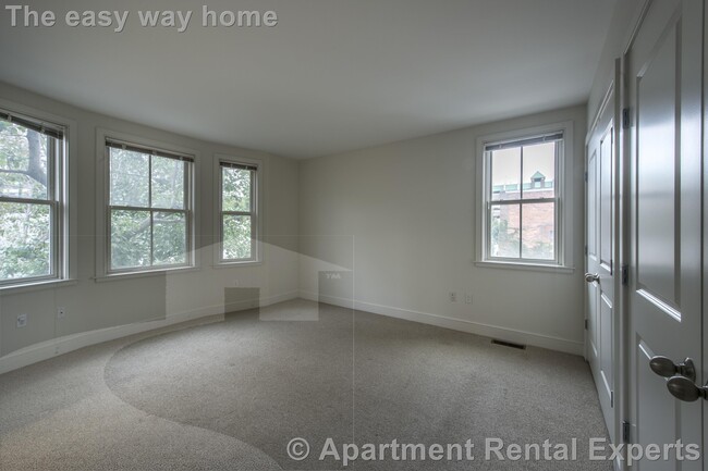 Building Photo - 110 Second St Unit #PH12