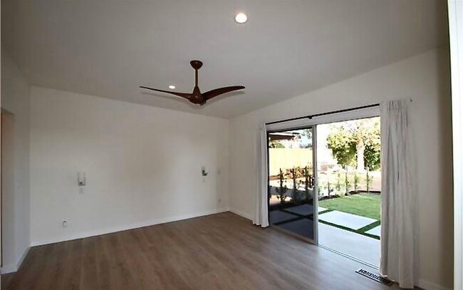 Building Photo - 104 Calle Cita