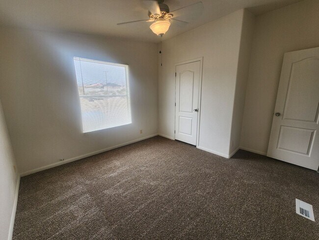 Building Photo - 4 Bedrooms in Hansen Tract