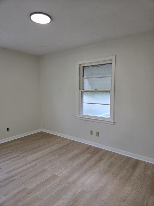 Building Photo - 1219 N Harding Ave