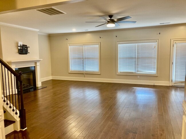 Building Photo - 8758 Crenshaw Dr