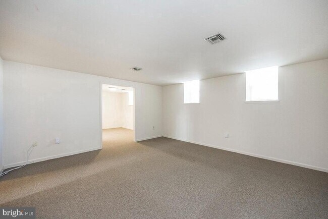 Building Photo - 3183 Main St.