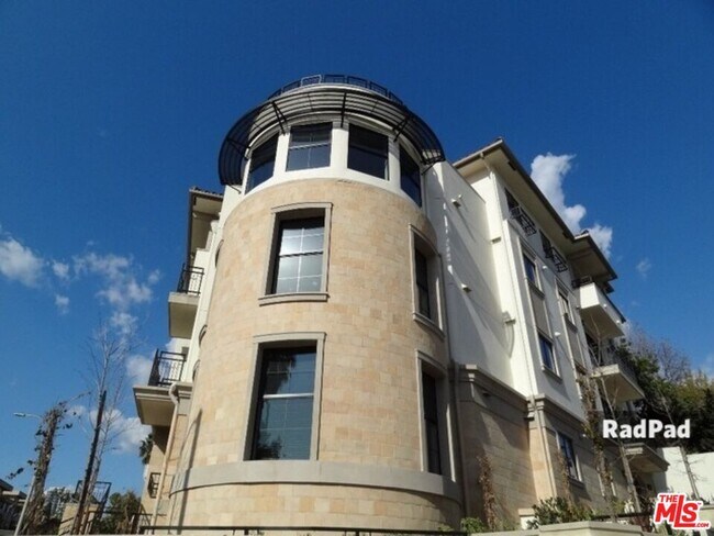 Building Photo - 1636 S Beverly Glen Blvd