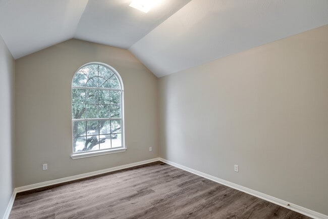 Building Photo - 3924 Highland Vale Ct