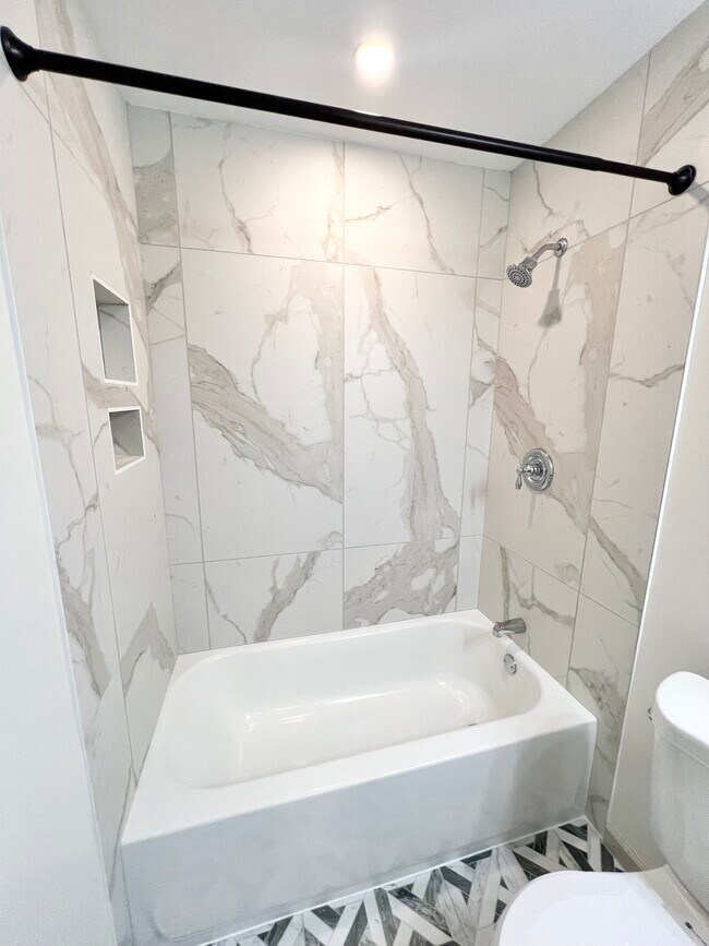 Full Bathroom - 1 Commercial Row