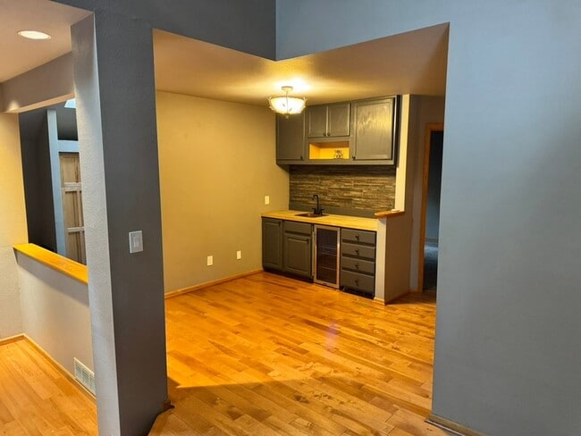 Building Photo - 1074 Cunningham Dr