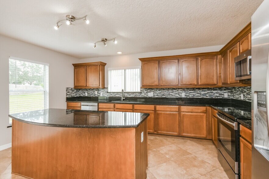 Building Photo - 2117 Fleet Ct