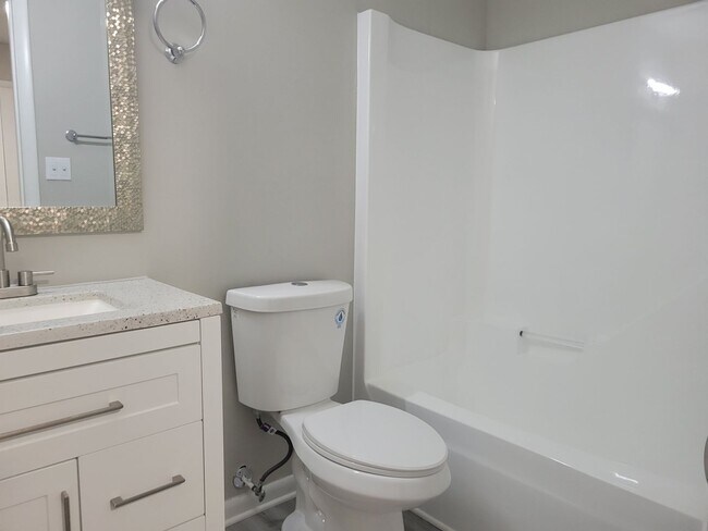 Building Photo - Duplex, Newly renovated, 2 bedroom with 2 ...