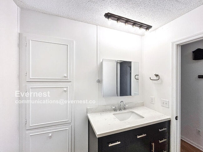 Building Photo - 922 Wesley Dr