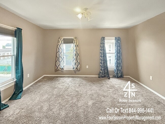 Building Photo - 338 S Locust St