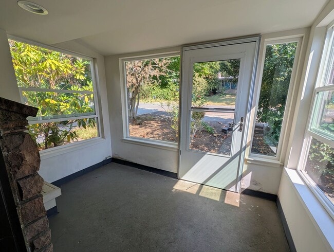 Building Photo - Lake City 3 bedroom Rambler Townhome with ...