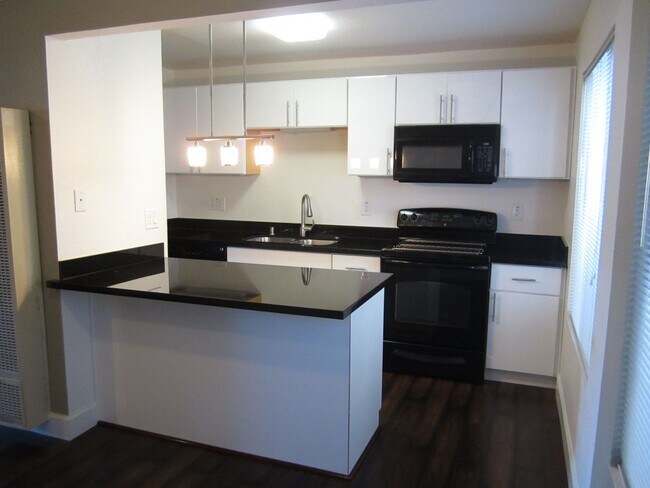 Building Photo - BEAUTIFUL 1 BEDROOM X1 BATHROOM CONDO with NEW HARDWOOD FLOORS! NOW LEASING!!
