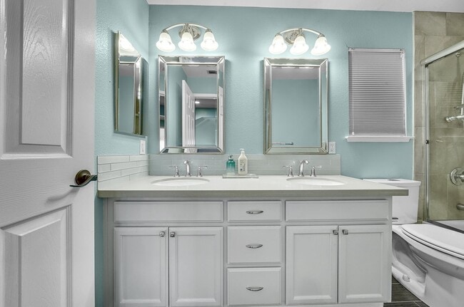 Building Photo - Beautifully updated 3-bedroom home close to shopping